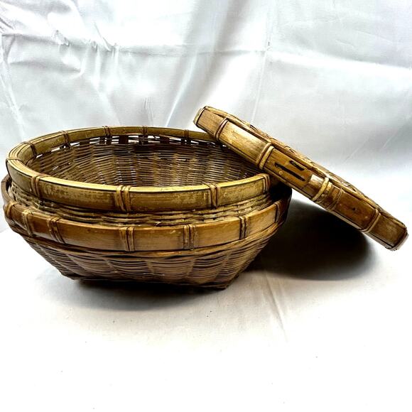 Bamboo and Rattan Vintage Basket with lid Unique 10" round 5" tall - Picture 1 of 9